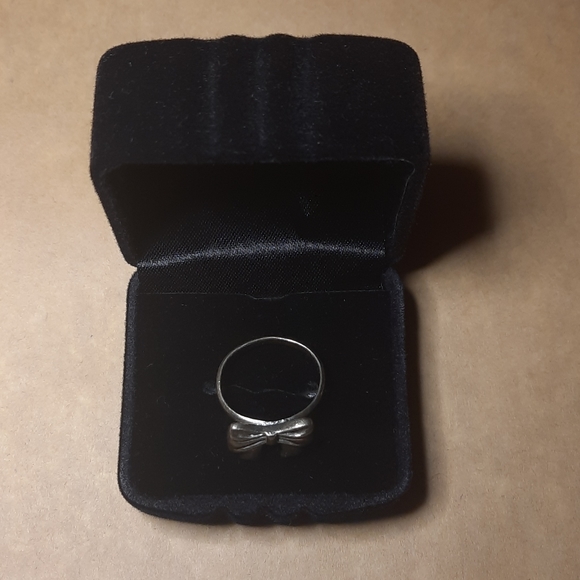 Sterling Silver Bow Ring - Picture 2 of 3